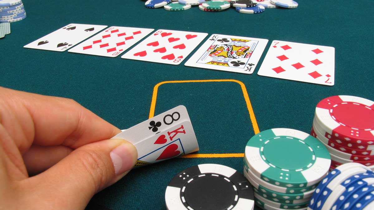 Bluff trong Poker là gì? Hướng dẫn chi tiết từ FUN88